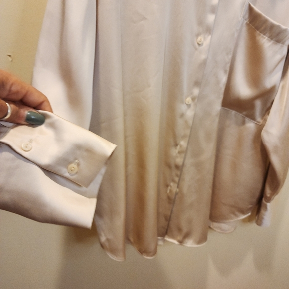 Abercrombie and Fitch Satin Oversized Button-Up Shirt Size L - Picture 4 of 10